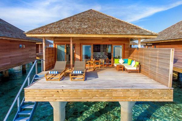 Hurawalhi Island Resort, Malediven, Ocean Villa, Außenansicht
