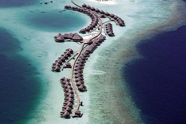 Water Villas aus der Vogelperspektive, Constance Halaveli Resort, Maldives