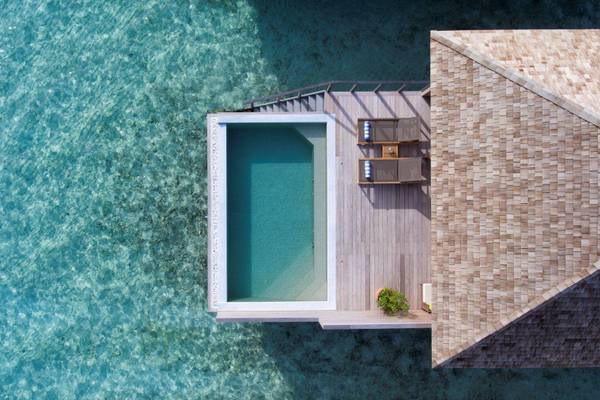 Hurawalhi Island Resort, Malediven, Ocean Pool Villa, Pool von oben