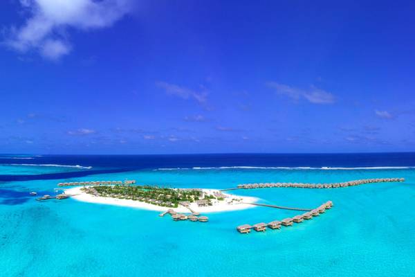 You & Me Maldives, Insel, Drohnenaufnahme, Water Villas
