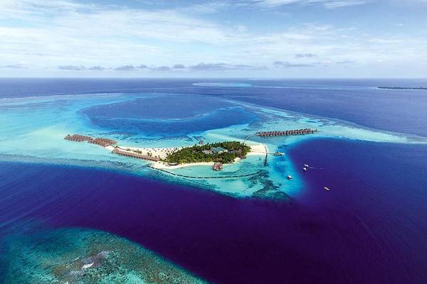 Constance Moofushi Resort