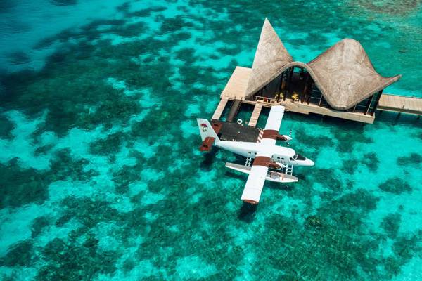 JOALI Maldives, Wasserflugzeug, Anlegestelle