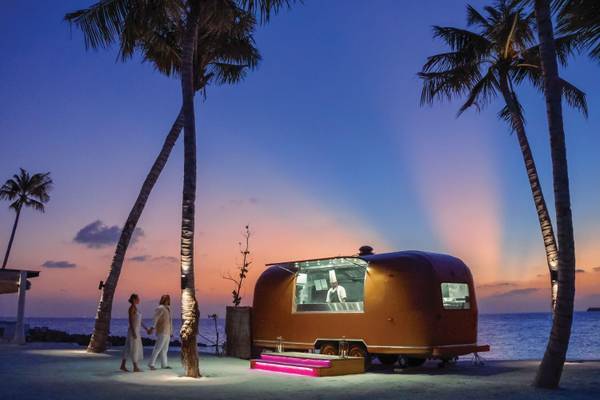 oblu-select-lobigili-maldives-gaadiya-foodtruck