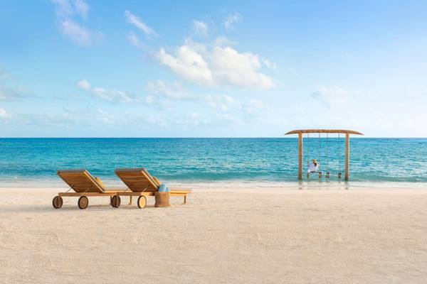 Liegen am Strand, Hilton Maldives