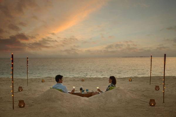 Six Senses Kanuhura, Sunken Table Beach Dinner