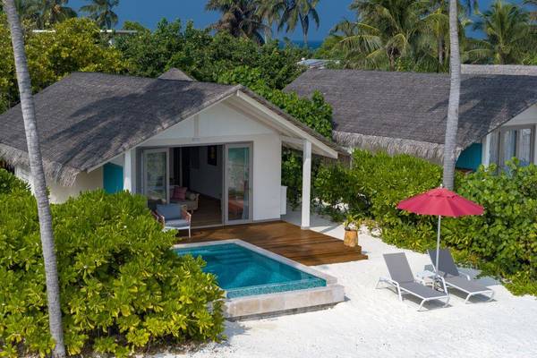 Cora Cora Maldives, Beach Pool Pavilion, Außenansicht mit Pool und Terrasse