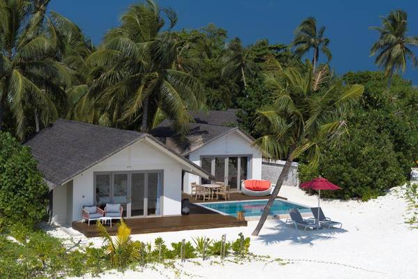 Cora Cora Maldives, Beach Pool Suite, Außenbereich mit Pool, Strand und Terrasse