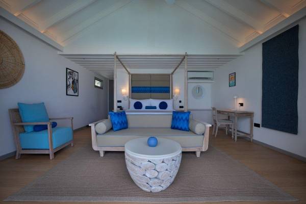 Cora Cora Maldives, Lagoon Villa, Schlafzimmer mit King-Size Bett