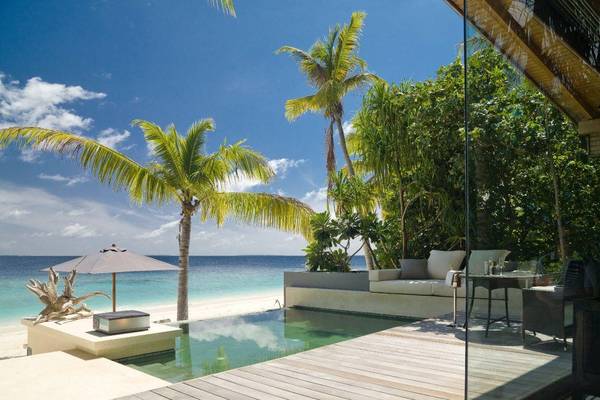 Park Hyatt Maldives Hadahaa, Beach Pool Villa, Terrasse mit Pool und direktem Zugang zum Strand