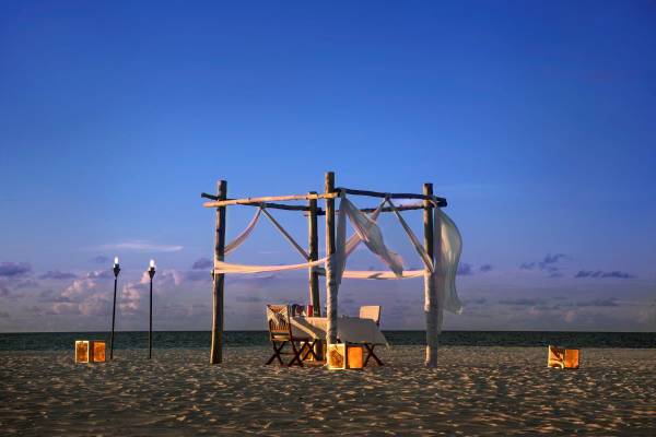 Park Hyatt Maldives Hadahaa, Privates Dinner am Strand