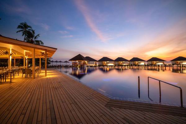 Ellaidhoo Maldives by Cinnamon, Malediven, Malamathi Restaurant, Pool