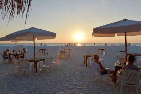 Thulhagiri Island Resort, Malediven, Beach Bar, Strand