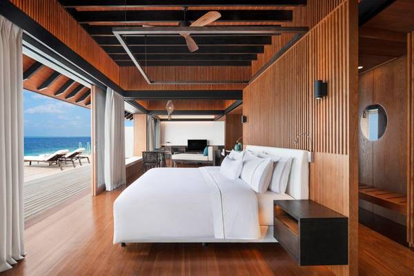 The Westin Maldives Miriandhoo Resort, Malediven, Heavenly Overwater Villa, Schlafzimmer