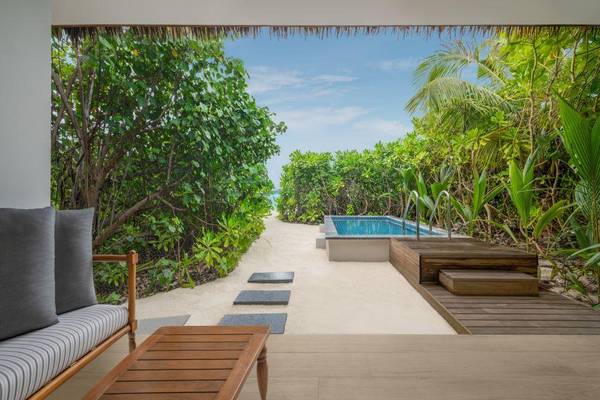 Le Méridien Maldives Resort & Spa, Malediven, Beach Villa with Pool, Terrasse mit Pool