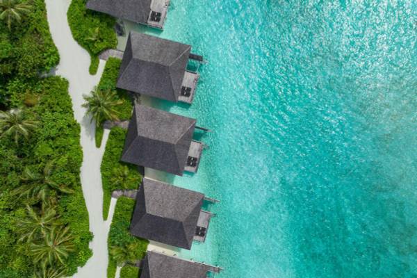 Le Méridien Maldives Resort & Spa, Malediven, Lagoon Villa, Luftaufnahme Villen
