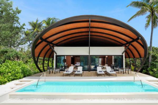 The Westin Maldives Miriandhoo Resort, Malediven, 2 Bedroom Beach Villa Pool, Slider Außenansicht