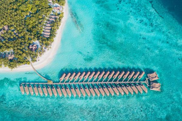Reethi Faru Resort, Malediven, Slider, Luftaufnahme Wasservillen