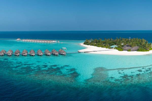 Angaga Island Resort & Spa, Malediven, Slider, Resort von oben