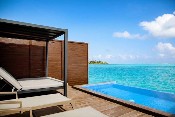 RIU Palace Maldivas, Malediven, Overwater Suite with Private Pool, Terrasse mit Pool