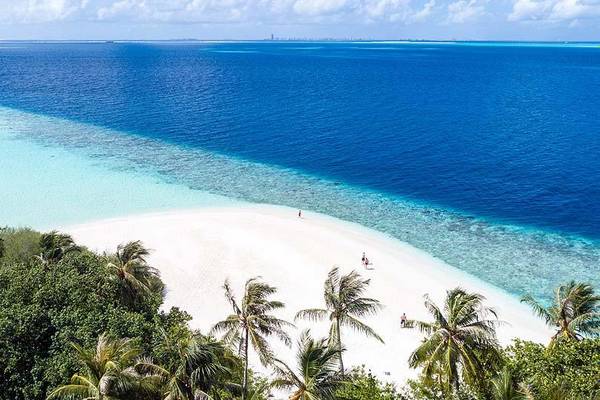 weißer Strand, türkisblaues Wasser, Embudu Village, Maldives