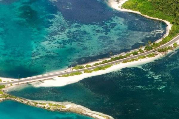 Insel Gan, Equator Village