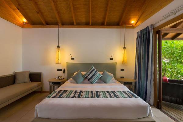 Vilamendhoo Island Resort, Malediven, Adjoining Beach Villa, Schlafzimmer