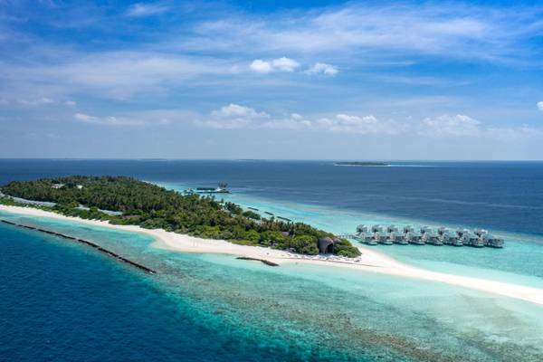 Dhigali Maldives, Insel, Drohneaufnahme, Water Villas