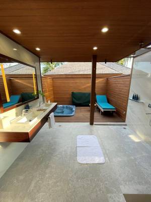 Veligandu Maldives Resort Island, Beach Villa, Inside, Outdoor Bathroom