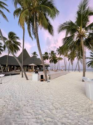 Veligandu Maldives Resort Island, Restaurant