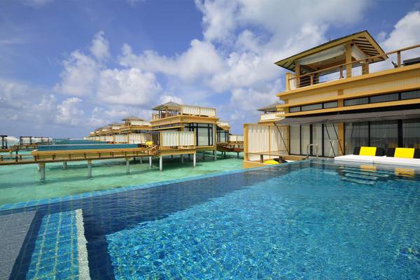 In_Ocean_Pool_Villa_c_Angsana_Valavaru_3