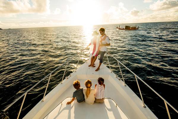 Sunset_Cruise_c_Holiday_Inn_Resort_Kandooma