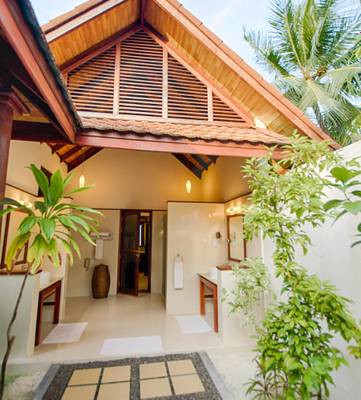 Beach_Villa_Robinson_Maldives_1