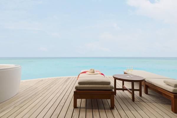 Centara_Grand_Lagoon_Maldives_One_Bedroom_Overwater_Villa_with_Jacuzzi_1