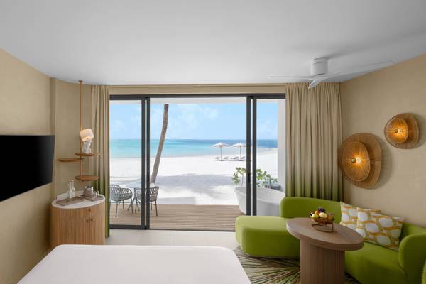Centara_Mirage_Beachfront_Romm_with_Bath_2