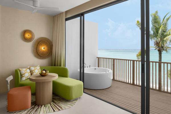 Centara_Mirage_Panoramic_Room_with_Jacuzzi_1