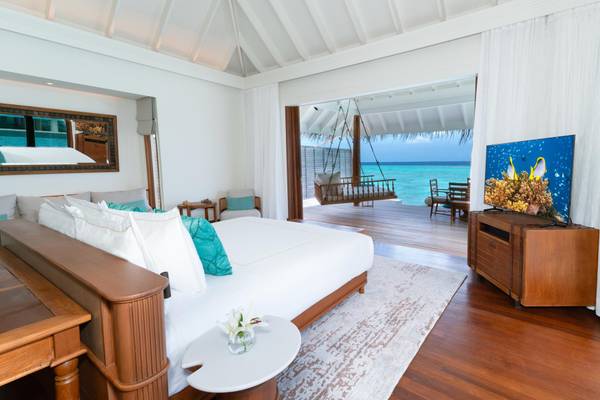 Anantara Kihavah - One Bedroom Family Over Water Pool Villa Bedroom