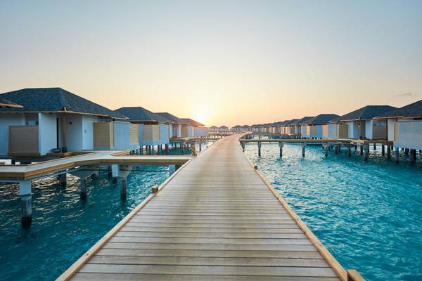 NH_Collection_Maldives_Havodda_Resort_Overwater_Villa_Walkway