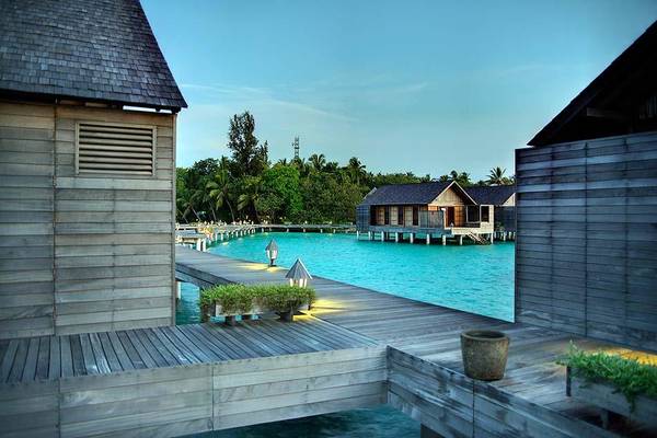 Weg zu den Water Villas, Gangehi Island Resort, Maldives