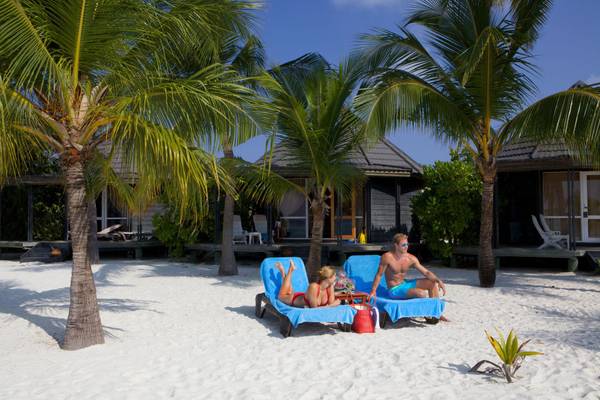 Kuredu_Resort_Malediven_Strandvilla_mit_Jacuzzi_4
