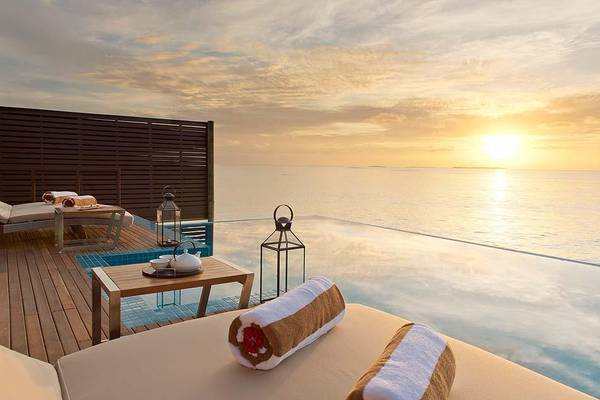 Sonnenuntergang in der Ocean Villa, Hideaway Beach Resort & SPA, Maldives