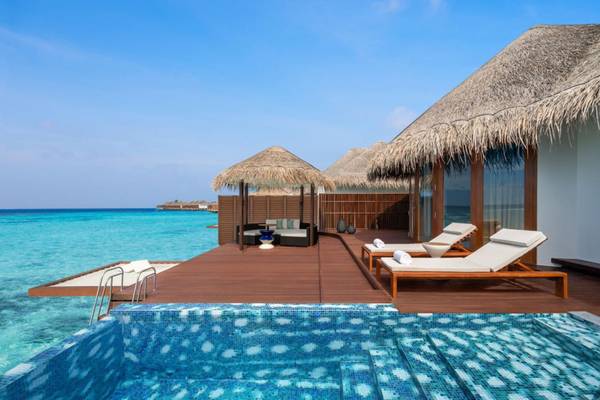 W_Maldives_Superior_Überwasservilla_1