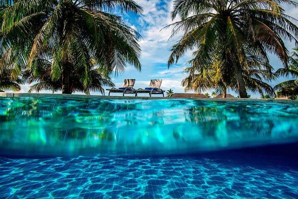 Infinity Pool, Holiday Inn Resort Kandooma, Maldives