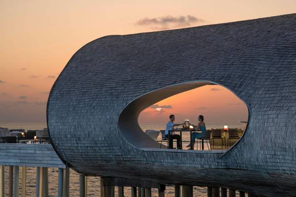 Whale_Bar_im_The_St-Regis_Maldives