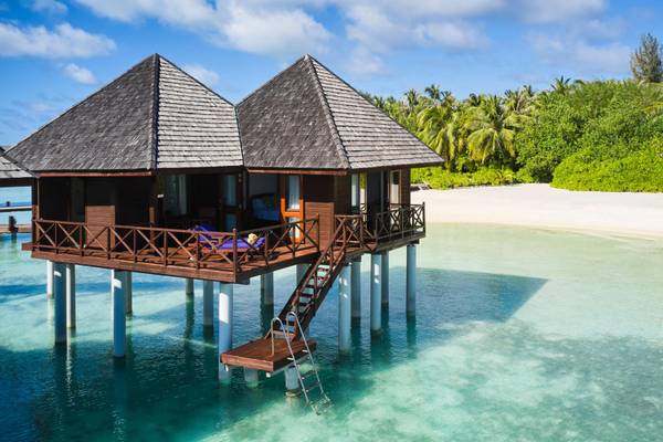 Sun_Siyam_Olhuveli_Water_Villa_Main_Island_Außenansicht