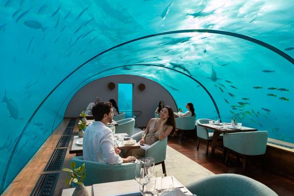 Conrad_Maldives_Ithaa_Undersea_Restaurant_4