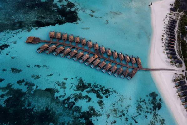 Nala Maldives, Steg der Water Villas, Drohnenfoto von Steffen Abel