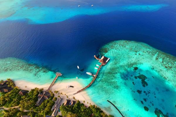 Hurawalhi Island, Drohnenaufnahme zum Sonnenuntergang von Steffen Abel