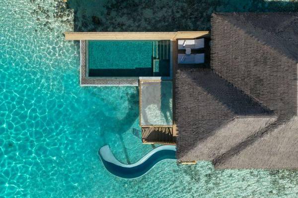 Neue Wasservillen mit Pool und Rutsche
