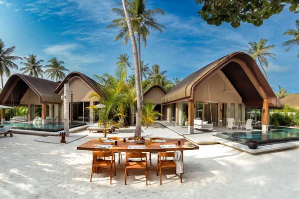 Four Bedroom Beach Residemce with two Pools