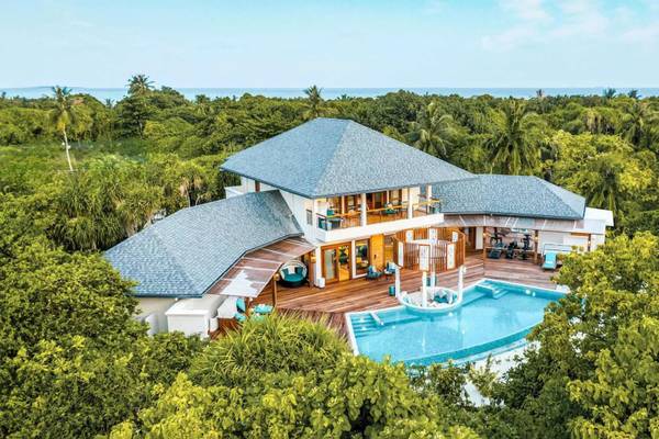 Grand Beach Residence with Pool